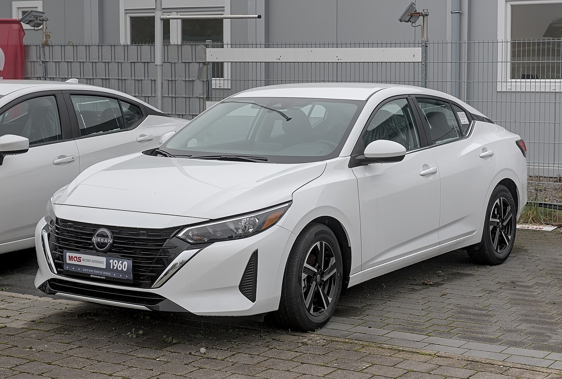 ​Выпуск Nissan Tiida в России приостановлен, Nissan Sentra – прекращён