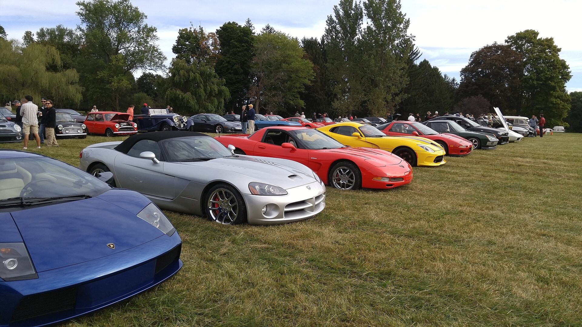 Из трекового Dodge Viper GTS-R сделали дорожный автомобиль